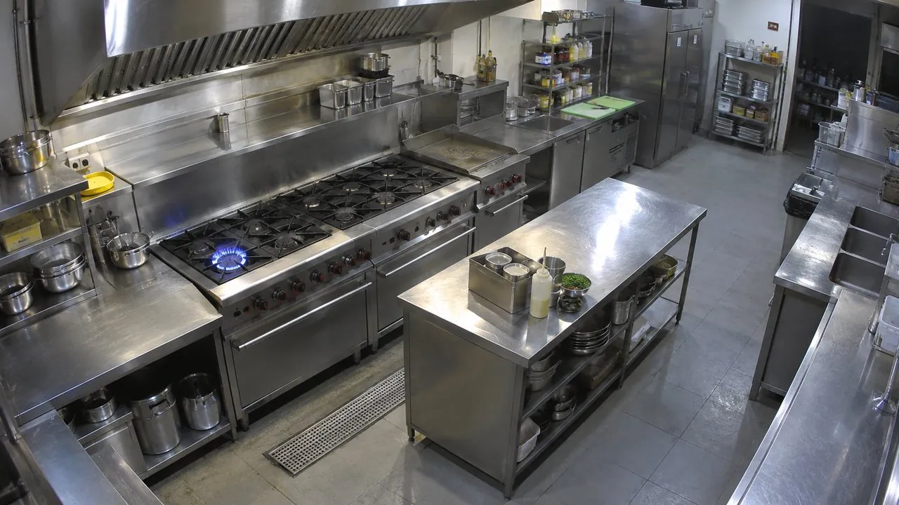 Burner left on after closing, kitchen empty