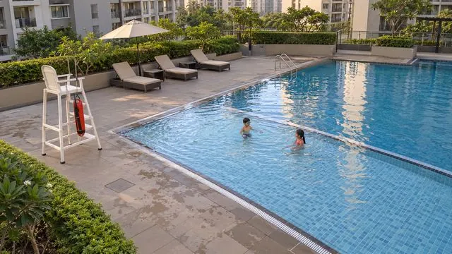 Swimming pool camera
